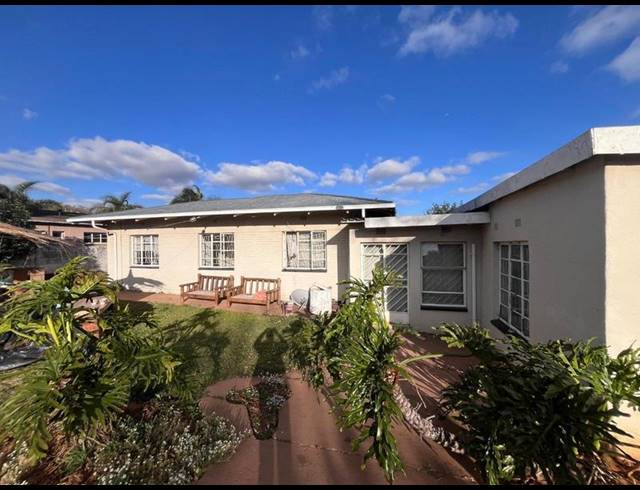 8 BEDROOM HOUSE FOR SALE IN WYCHWOOD